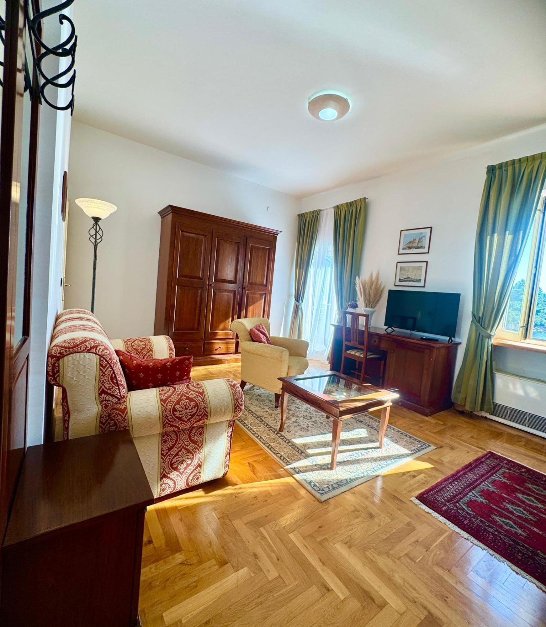 Villa Rava Hotel & Restaurant エクステリア 写真